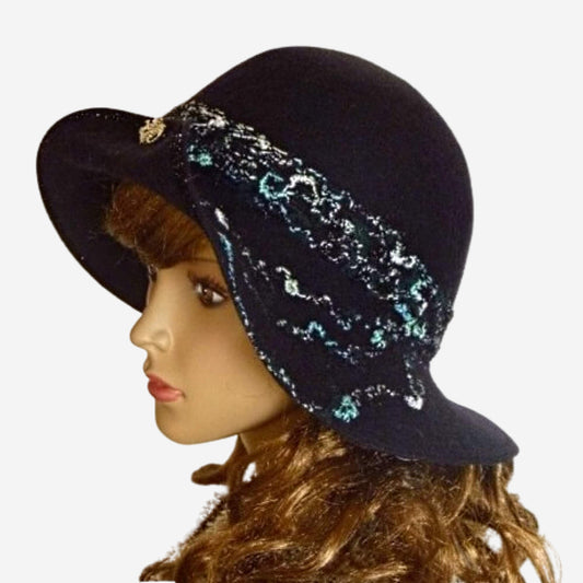 Black felted hat with brim