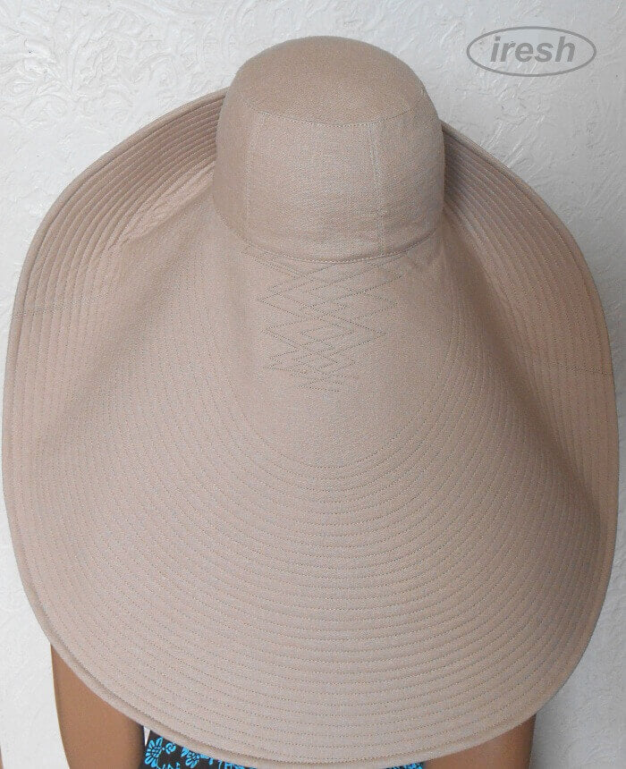 Wide brim beige hat