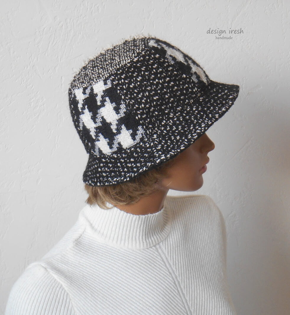 Warm checkered bucket hat