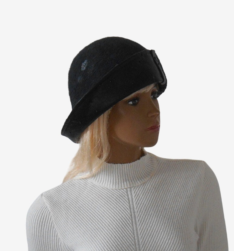 Black felted leather hat for women