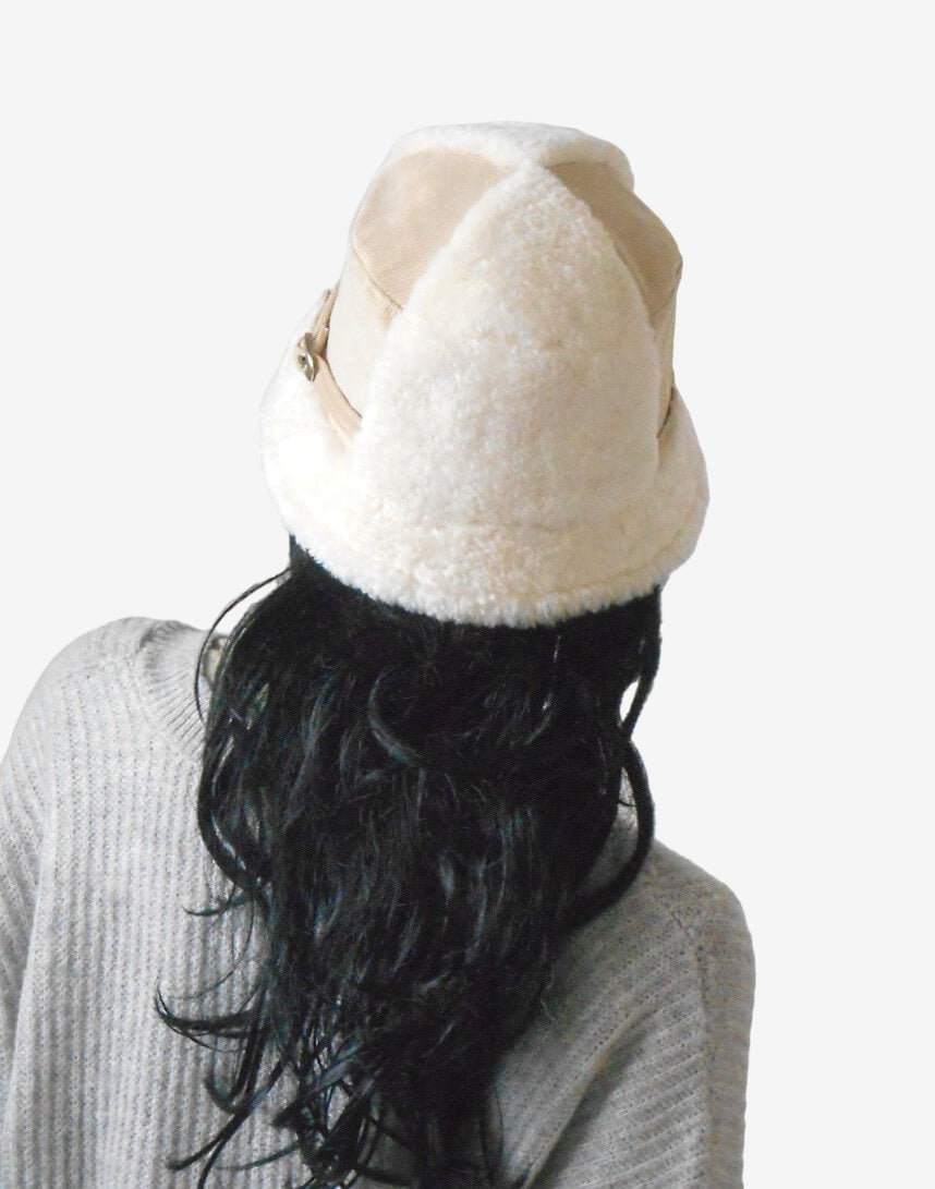 Beige corduroy bucket hat with white faux fur, back view 