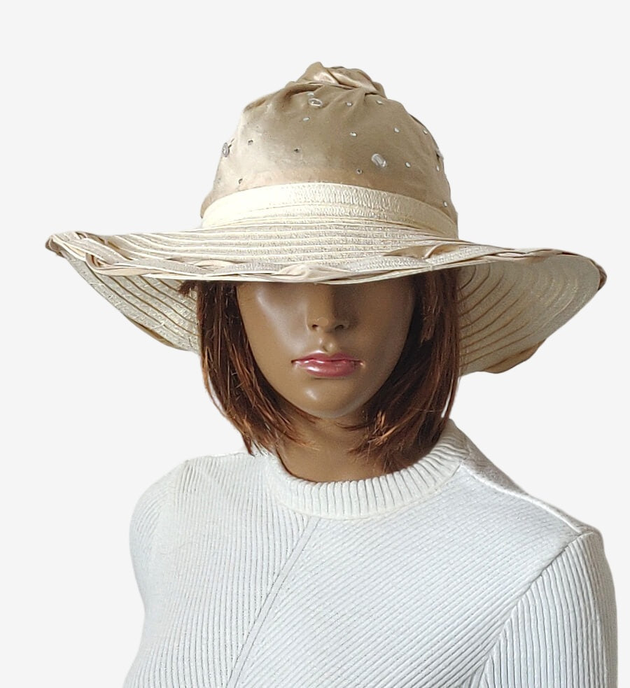 Wide-brimmed beige beach hat with a natural silk crown, front view