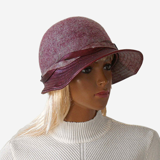 A woman's hat made of felted wool and genuine leather, with a lilak and burgundy color
