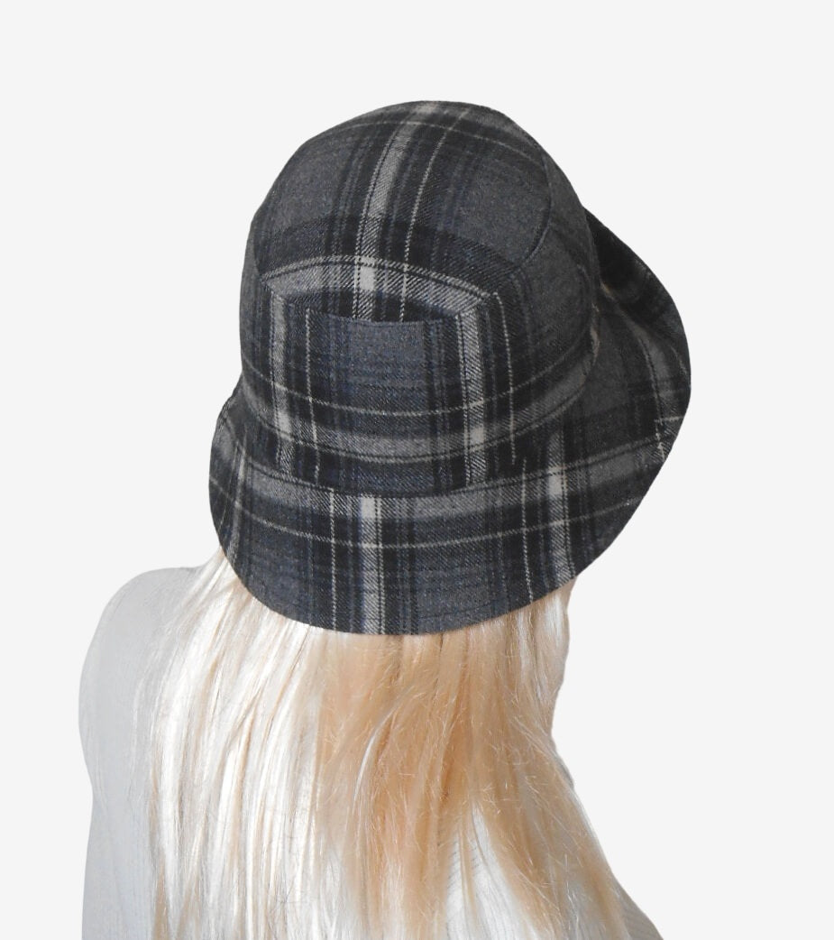 Women's checkered bucket hat