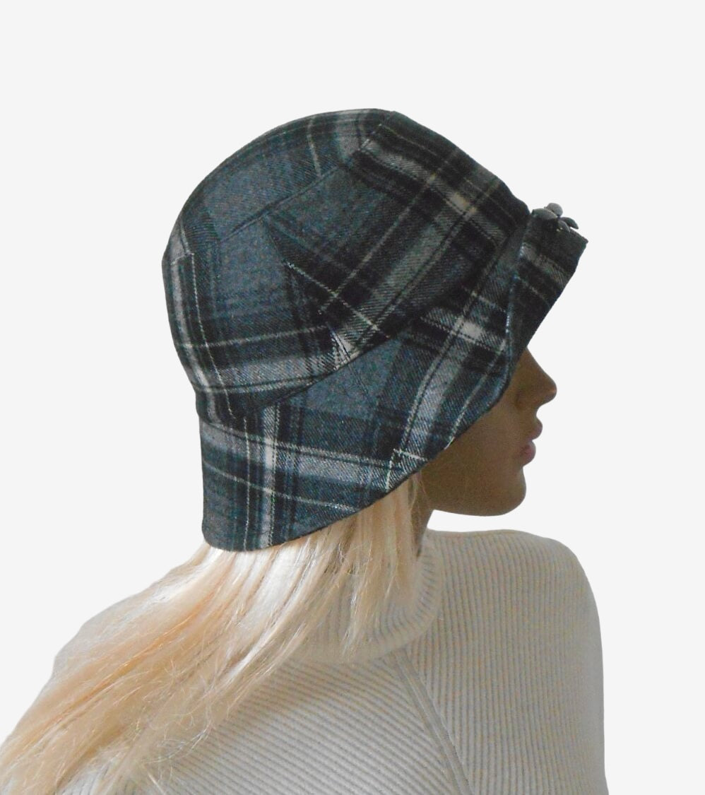 Women's checkered bucket hat