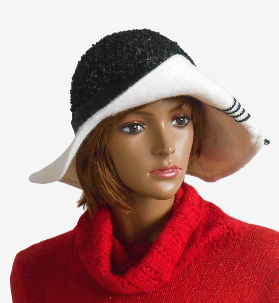 Black-white felted wide-brimmed hat