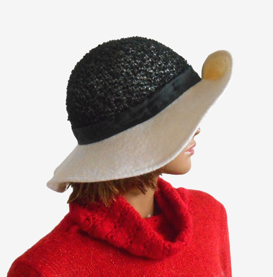 Black-white felted wide-brimmed hat