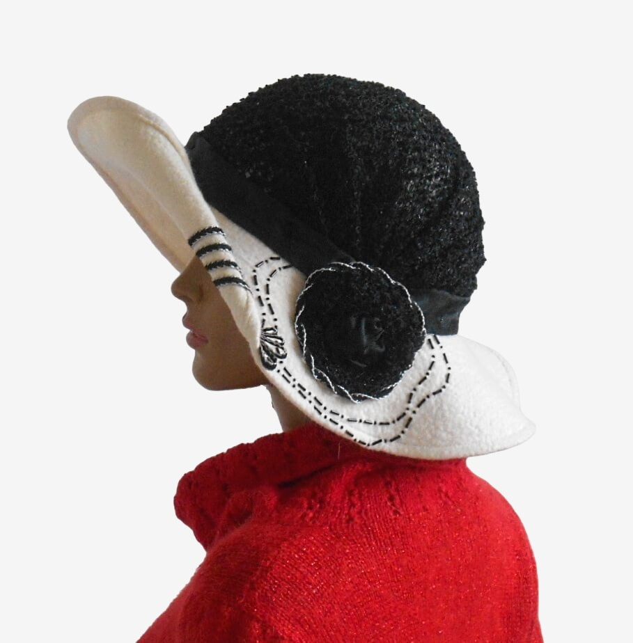 Black-white felted wide-brimmed hat