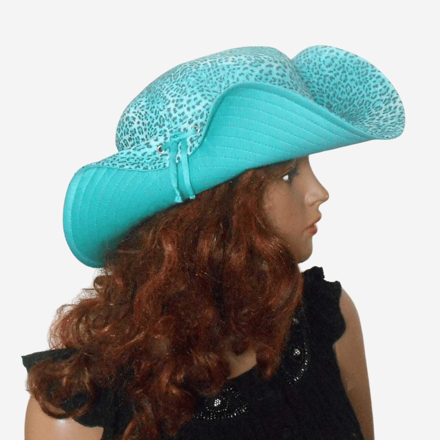 Elegant summer cowboy hat for women with leopard print